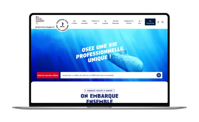 Page web de recrutement de la Marine Nationale avec un sous-marin en arrière-plan et le slogan "Osez une vie professionnelle unique !"