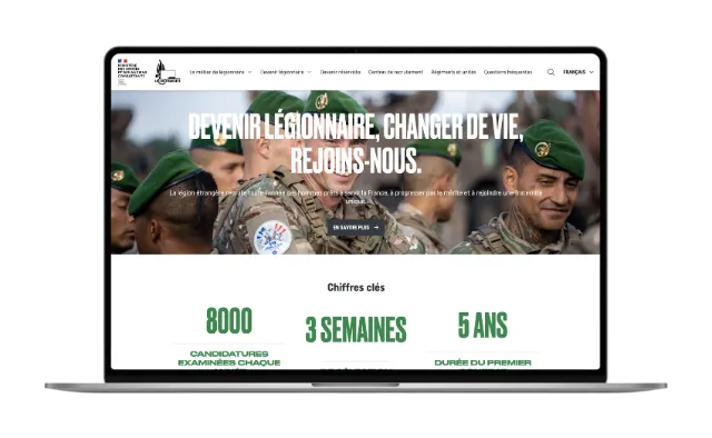 Devenir légionnaire : "Changer de vie, rejoins-nous" sur un fond de légionnaires avec des statistiques clés comme 8000 candidatures et 3 semaines de durée