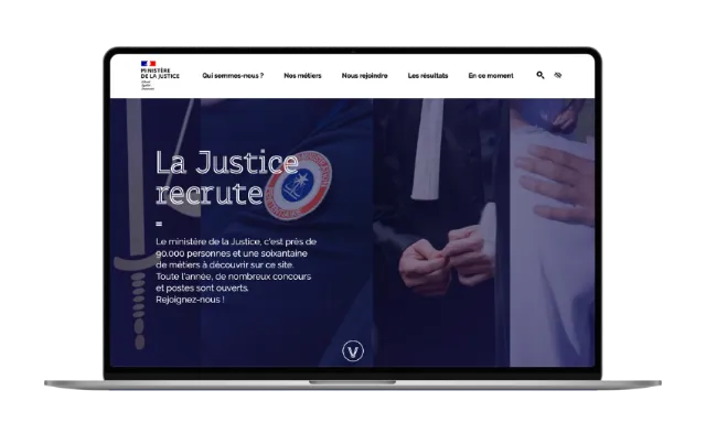 La Justice recrute. Le Ministère de la Justice emploie 90 000 personnes et propose une soixantaine de métiers avec des concours et postes ouverts toute l'année.