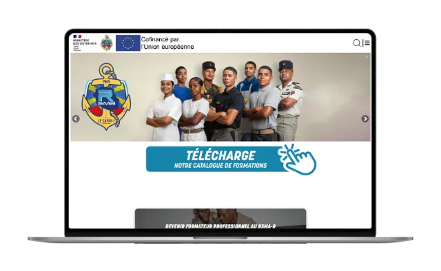 Des jeunes en uniforme et en tenue professionnelle devant des logos du Ministère des Outre-mer et de l'Union européenne, avec un bouton de téléchargement.